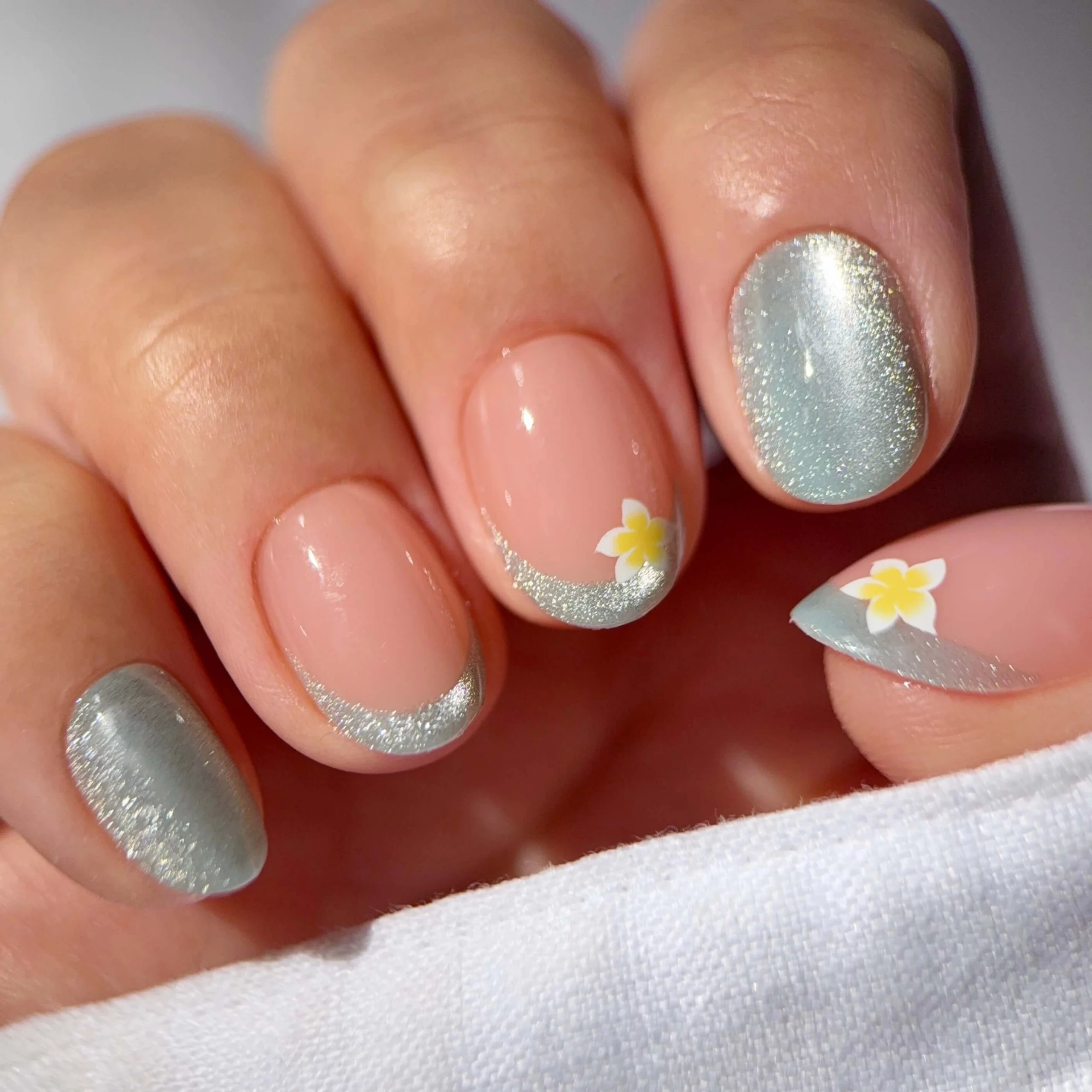 36 Brilliant Short Nail Art Ideas That Sparkle