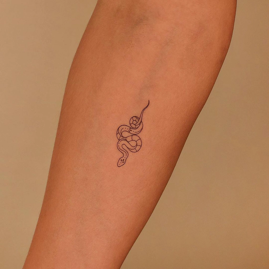 20 Chic Small And Simple Tattoo Ideas That Spark