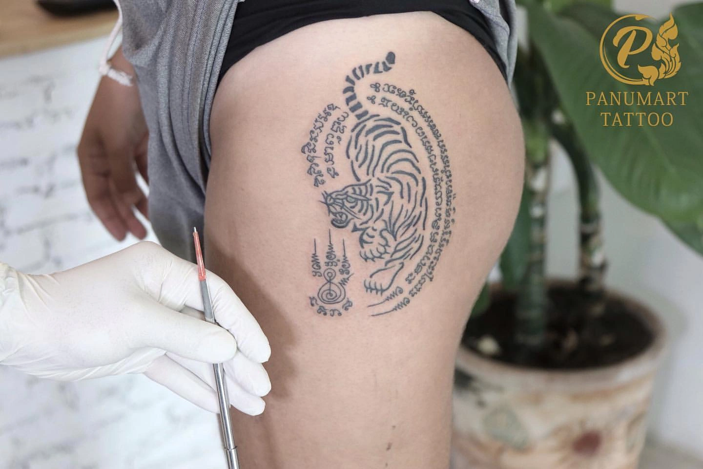 16 Vibrant Tattoos For Men On Hip Revealed Today