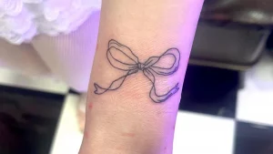 22 Stunning Tattoos Of Ribbons And Bows For Women