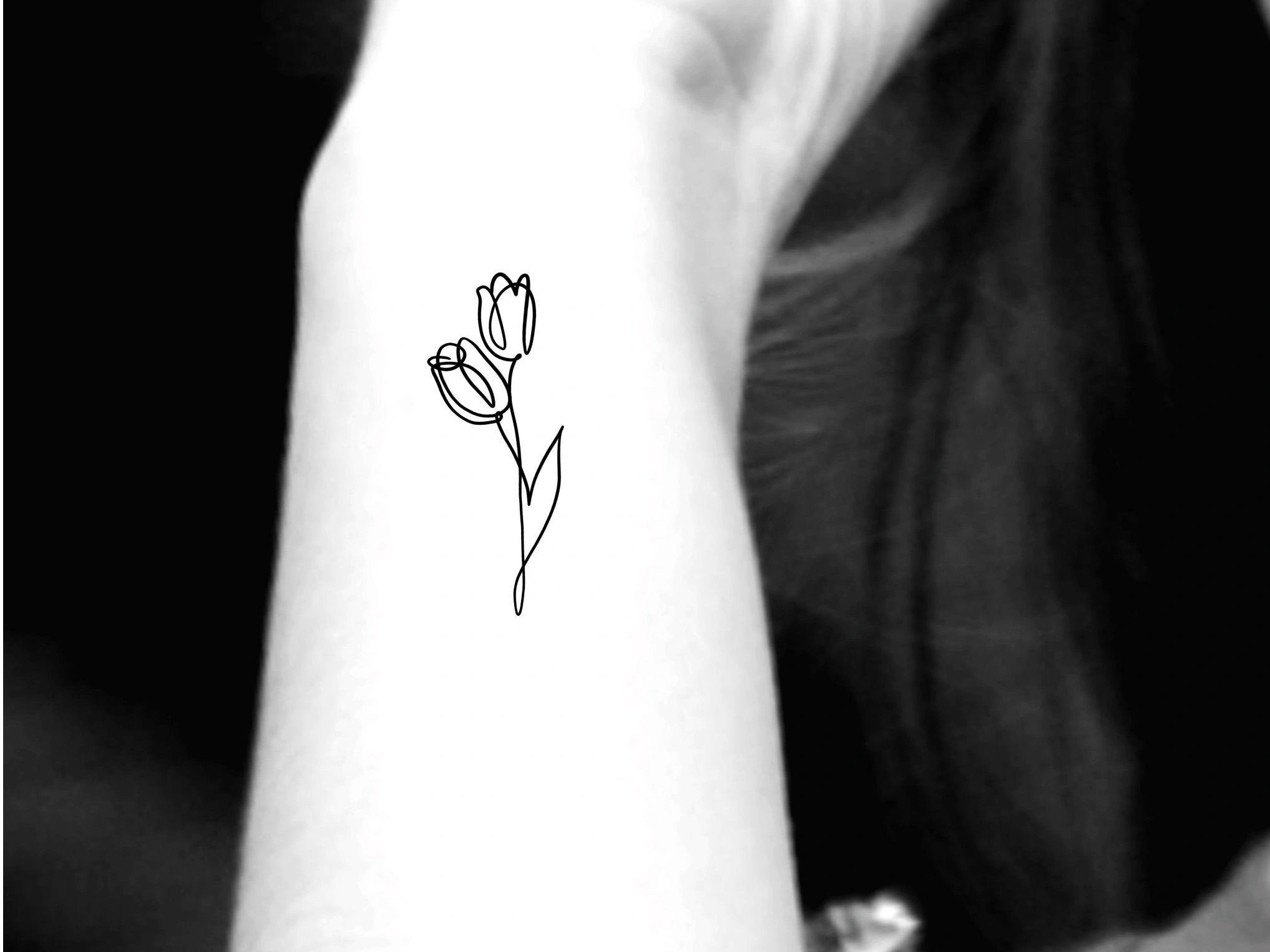 27 Elegant Tulip Tattoos Black And White – Quiet Charm